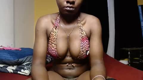 Snapshot of sweet_sherie chatting on February 7, 10:29 am ellanah Tracie online show from February 7, 10:29 am