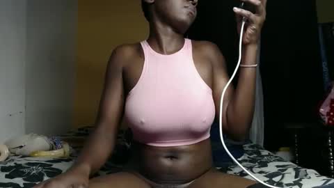 Snapshot of sweet_sherie chatting on January 21, 1:22 pm ellanah Tracie online show from January 21, 1:22 pm