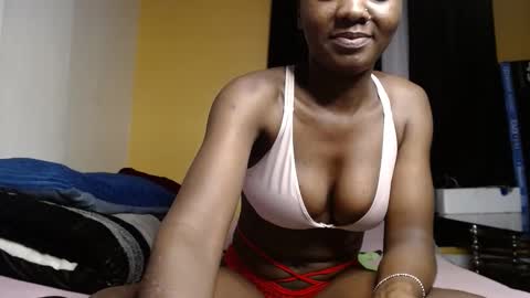 Snapshot of sweet_sherie chatting on December 4, 11:24 pm ellanah Tracie online show from December 4, 11:24 pm