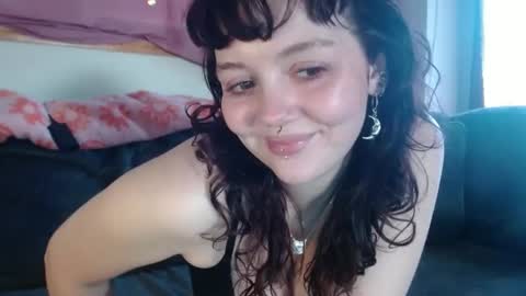 Angeline online show from October 4, 8:35 pm