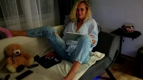 Ania online show from May 10, 9:50 pm