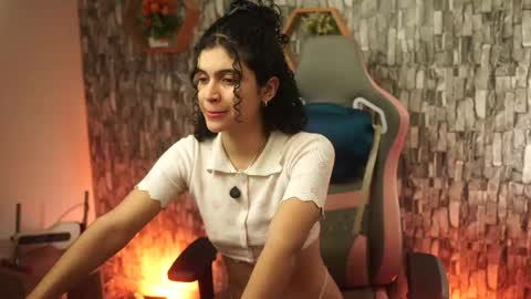 Salom independent model online show from May 25, 8:52 pm