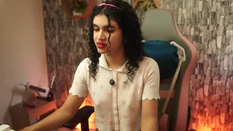 Salom independent model online show from May 20, 7:33 pm
