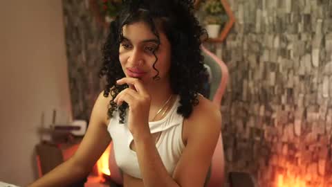 Salom independent model online show from May 23, 8:07 pm