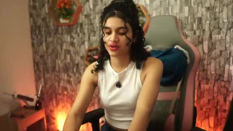 Salom independent model online show from May 14, 9:53 pm
