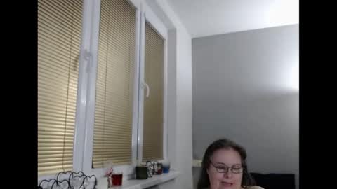 Sweetboobs85h online show from February 16, 7:27 pm