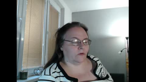 Sweetboobs85h online show from May 14, 5:41 pm