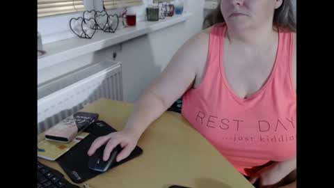 Sweetboobs85h online show from February 4, 6:27 pm
