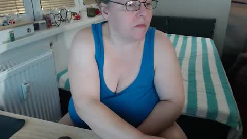 Sweetboobs85h online show from November 23, 6:42 pm