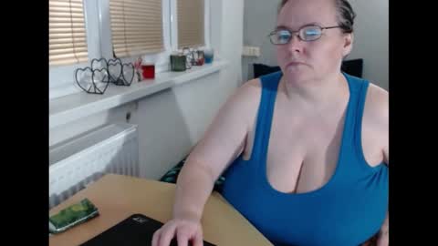 Sweetboobs85h online show from February 18, 7:21 pm