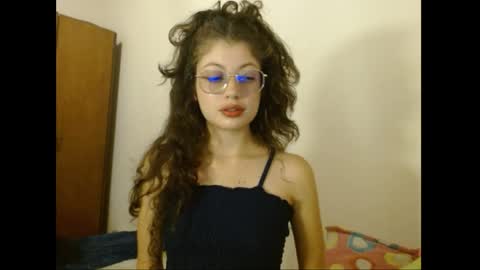 sweetcalm_ online show from May 17, 4:22 am
