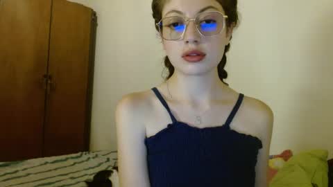 sweetcalm_ online show from May 26, 9:58 pm