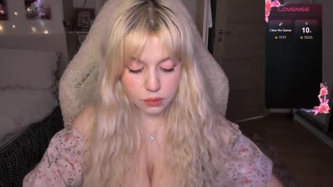 Lisa online show from April 1, 1:52 pm