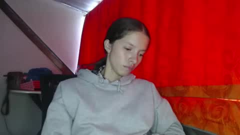 sweetdam12 online show from December 16, 8:37 pm