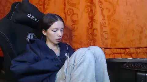 sweetdam12 online show from December 27, 9:22 pm