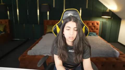 Amelia online show from April 22, 6:43 am