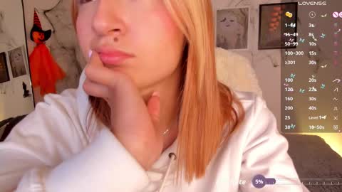 Snapshot of sweetdestiny_ chatting on October 4, 5:57 am natalia online show from October 4, 5:57 am