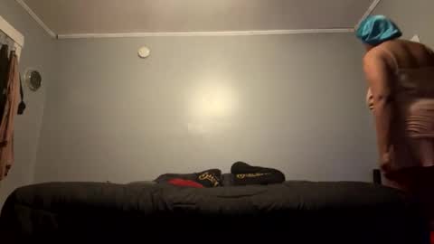 sweetie8582 online show from April 12, 11:50 pm