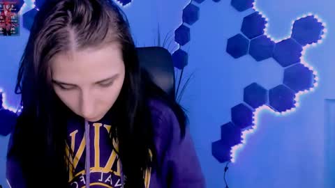 Chloe online show from April 3, 2:26 pm