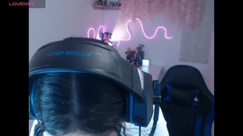 Lisa online show from April 6, 7:48 pm