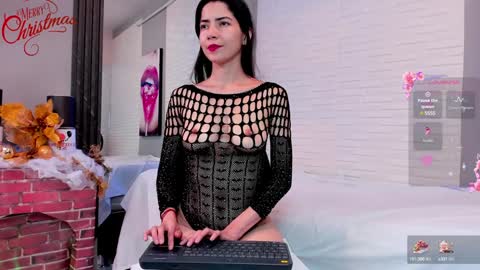 Snapshot of sweetieandjuiicy chatting on December 17, 6:31 pm Call me Nataly  online show from December 17, 6:31 pm