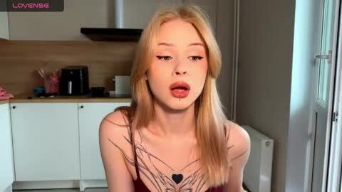 sweetie Lisa3 online show from May 22, 6:22 am