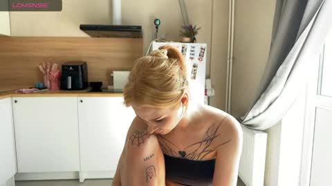 sweetie Lisa3 online show from May 25, 6:45 am