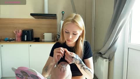 sweetie Lisa3 online show from May 26, 6:46 am