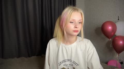 sweetie Lisa3 online show from December 15, 5:20 pm