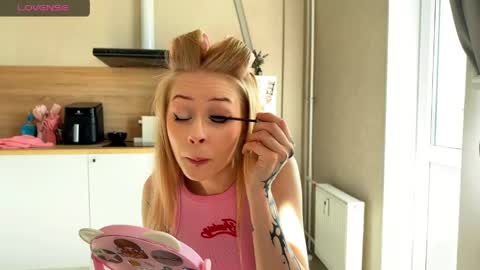 sweetie Lisa3 online show from May 20, 6:10 am
