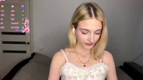 sweetilun online show from April 9, 1:49 pm