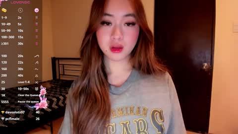 Zoe online show from May 11, 2:56 pm