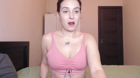 Mia online show from May 5, 1:03 pm
