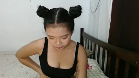 Snapshot of sweetpetitedates chatting on March 5, 3:07 pm Agathababes online show from March 5, 3:07 pm