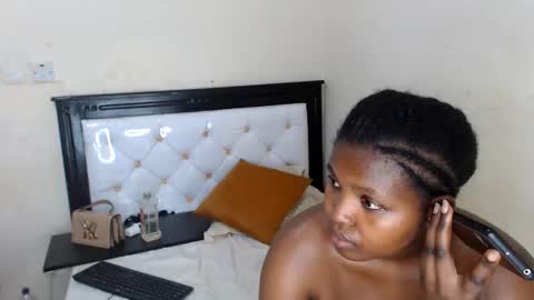 sweetslyvie online show from May 20, 7:27 am