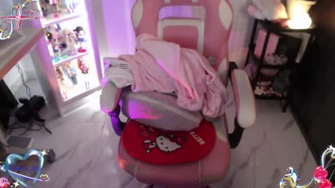 Pau online show from December 30, 10:12 pm