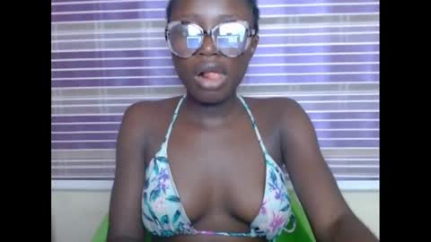 sweetxsucker online show from March 3, 5:37 am