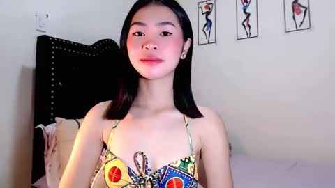 Holly online show from March 8, 1:59 am