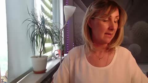 Sylvia online show from April 22, 8:33 am