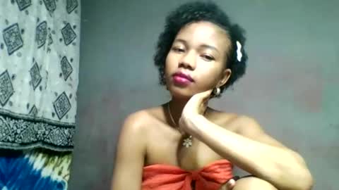 Sylviette online show from May 25, 10:20 pm