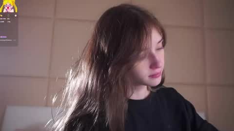 Mia online show from May 20, 1:57 am