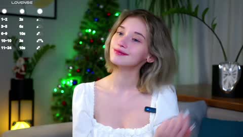 Mia online show from December 18, 1:59 am