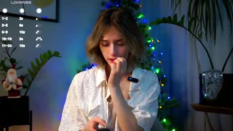 Mia online show from December 13, 4:11 am