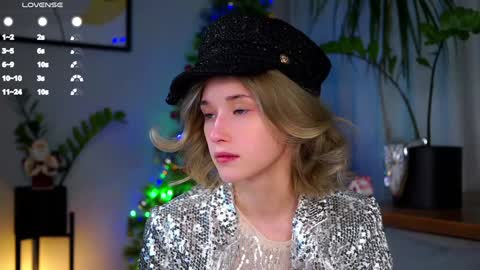 Mia online show from December 30, 7:15 am