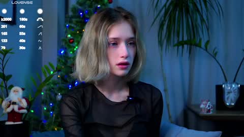 Mia online show from December 22, 1:44 am