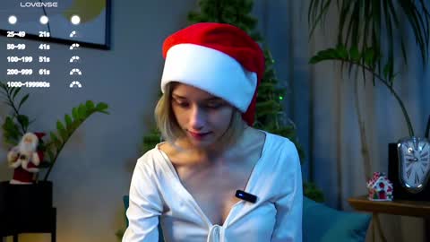 Mia online show from December 16, 1:31 am