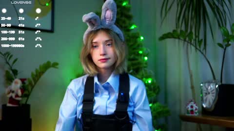Mia online show from December 14, 5:07 am