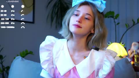 Mia online show from December 4, 10:13 am