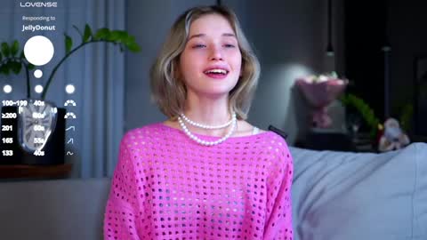 Mia online show from December 6, 2:13 am