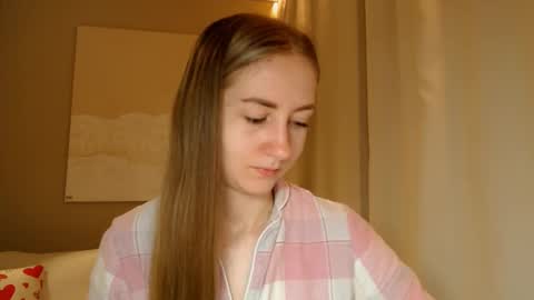 Snapshot of taliiyafiredream chatting on March 3, 6:20 am Kira online show from March 3, 6:20 am